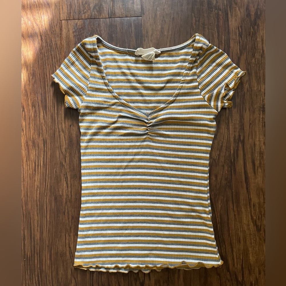 No Comment Striped Ribbed V-Neck Ruched Short Sleeve Top
